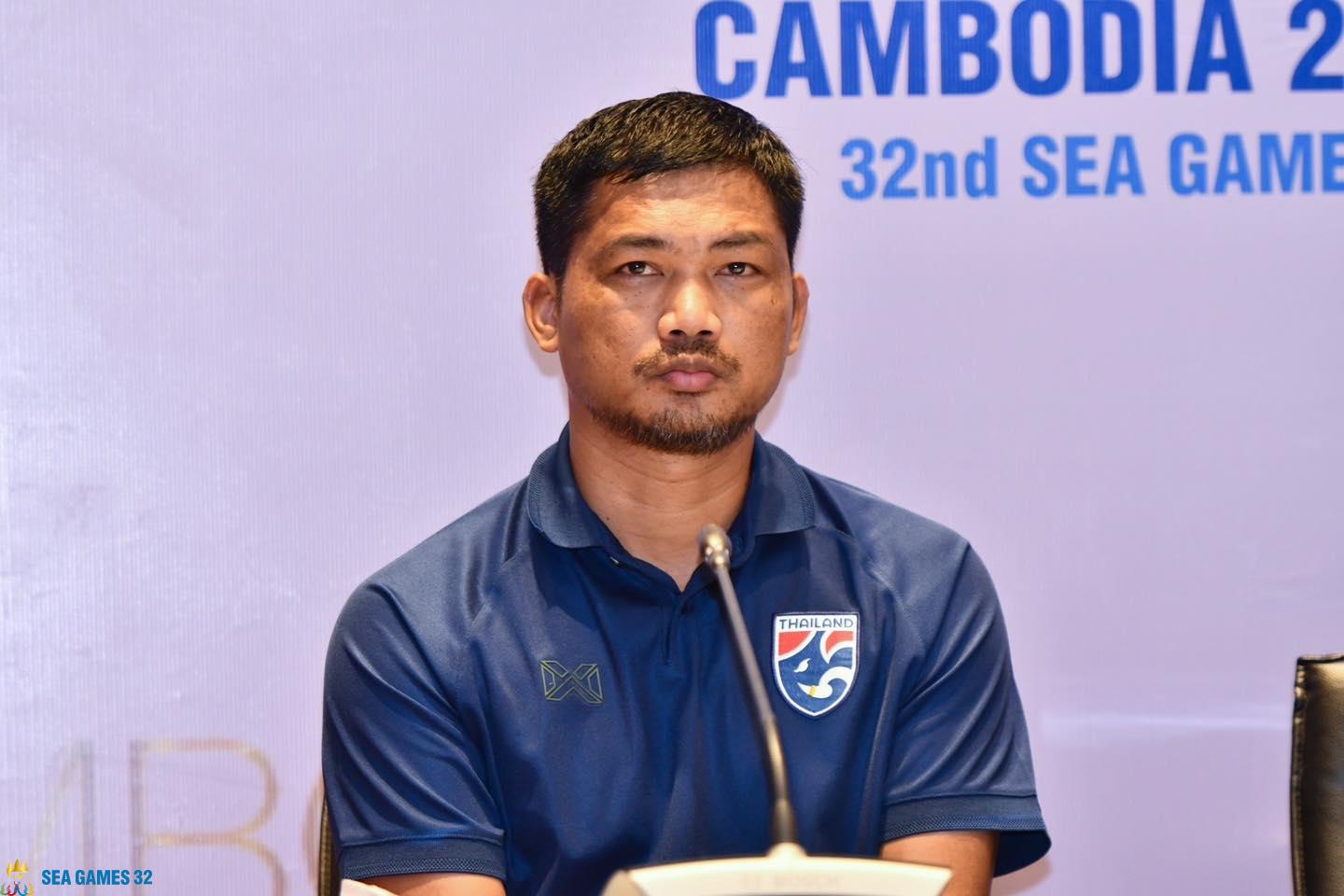 HLV Issara Sritaro sẽ dẫn dắt U22 Thái Lan thi đấu ở SEA Games 32. Ảnh: FAT