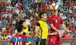 Tiến Linh (số 9) đánh đầu ghi bàn duy nhất ở hiệp phụ, giúp Việt Nam hạ Malaysia tại bán kết SEA Games 31 ngày 19/5/2022. Ảnh: Ngọc Thành