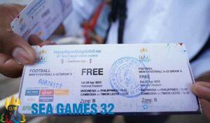 Khoảng 20.000 vé miễn phí xem hai trận khai màn bảng A bóng đá nam SEA Games 32 được phát hết trong ngày 24/4. Ảnh: Fresh News