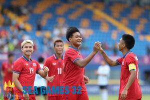 Các cầu thủ U22 Thái Lan mừng bàn trong trận thắng Lào 4-1 hôm 8/5. Ảnh: Lâm Thỏa