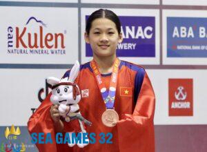 Nguyễn Thuý Hiền giành HC đồng 100m tự do nữ - tấm huy chương SEA Games đầu tiên trong sự nghiệp. Ảnh: Hiếu Lương