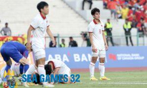 Cầu thủ Việt Nam trong trận thua Indonesia 2-3 tại bán kết SEA Games 32 trên sân Olympic ở Phnom Penh, Campuchia chiều 13/5/2023. Ảnh: Hiếu Lương